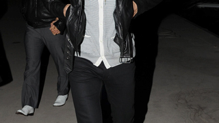 "Hey Girl… Is It Just Me Or Is That Guy Back There Wearing The Same Shoes?"